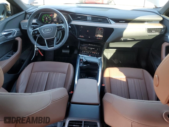 2024 Audi Q8 e-tron Sportback S line Premium Plus z VIN WA1CAAGE6RB031248, wystawiony jako Copart lot #82036714 z przebiegiem 7 671 mil mil oraz Szkoda całkowita • Salvage title. Historia ofert i sprzedaży dostępna na DreamBid. Obrazek 8.