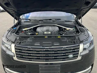 2023 Land Rover Range Rover SE z VIN SALKP9E70PA017747, wystawiony jako Copart lot #45363235 z przebiegiem 39 043 mil mil oraz Czysty tytuł • Clean title. Historia ofert i sprzedaży dostępna na DreamBid. Obrazek 8.