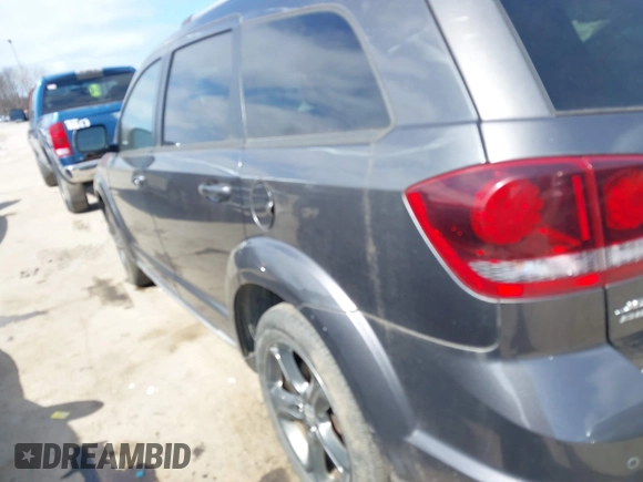 2015 Dodge Journey Crossroad with VIN 3C4PDDGG1FT675803, listed as a IAAI auction lot 41864112 with 97,842 mi miles. Bid and sale history available at carsss.com. Image 14.