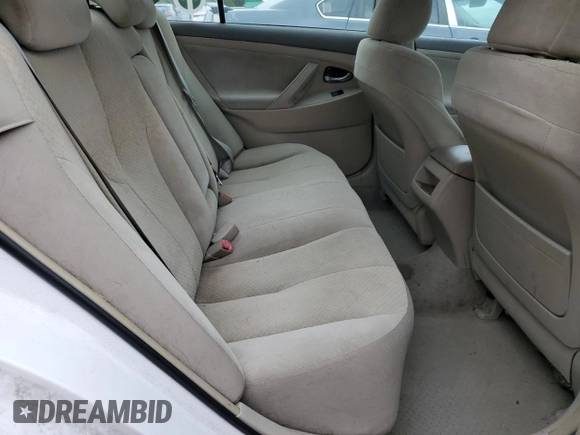 2008 Toyota Camry LE z VIN 4T1BE46K28U730356, wystawiony jako Copart lot #71500284 z przebiegiem 221 011 mil mil oraz Czysty tytuł • Clean title. Historia ofert i sprzedaży dostępna na DreamBid. Obrazek 10.