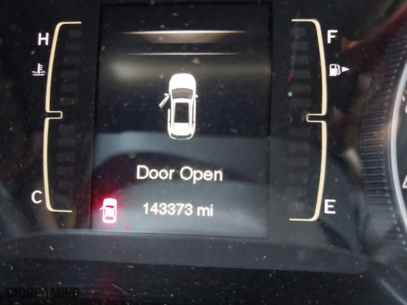 2018 Jeep Cherokee Latitude with VIN 1C4PJMCX3JD515211, listed as a IAAI auction lot 39142441 with 143,373 mi miles. Bid and sale history available at carsss.com. Image 15.
