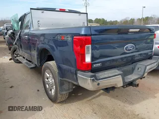 2017 Ford F-250 Lariat z VIN 1FT7W2B68HEF41645, wystawiony jako IAAI lot #41472023 z przebiegiem 137 920 mil mil oraz . Historia ofert i sprzedaży dostępna na DreamBid. Obrazek 3.