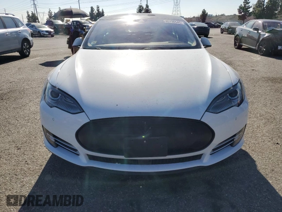 2014 Tesla Model S 60 with VIN 5YJSA1H15EFP53881, listed as a Copart auction lot 45136545 with 111,143 mi miles and Salvage Title. Bid and sale history available at DreamBid. Image 5.