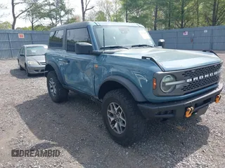 2022 Ford Bronco z VIN 1FMDE5CH4NLB02713, wystawiony jako IAAI lot #42163652 z przebiegiem 36 532 mil mil oraz . Historia ofert i sprzedaży dostępna na DreamBid. Obrazek 1.
