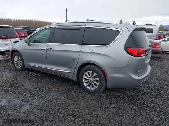 2019 Chrysler Pacifica Touring L with VIN 2C4RC1BGXKR561510, listed as a IAAI auction lot 41516173 with 135,115 mi miles. Bid and sale history available at carsss.com. Image 3.