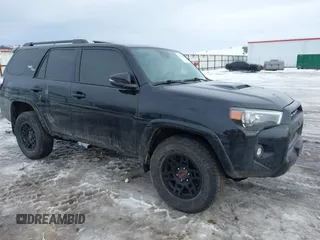 2024 Toyota 4Runner TRD Off Road z VIN JTERU5JR8R6241560, wystawiony jako IAAI lot #41608654 z przebiegiem 40 361 mil mil oraz . Historia ofert i sprzedaży dostępna na DreamBid. Obrazek 1.