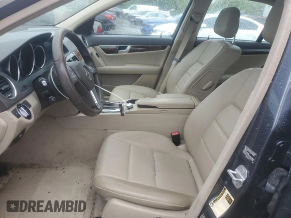 2013 Mercedes-Benz C 300 Sport z VIN WDDGF8AB9DR272176, wystawiony jako Copart lot #57334095 z przebiegiem 125 027 mil mil oraz Szkoda całkowita • Salvage title. Historia ofert i sprzedaży dostępna na DreamBid. Obrazek 7.