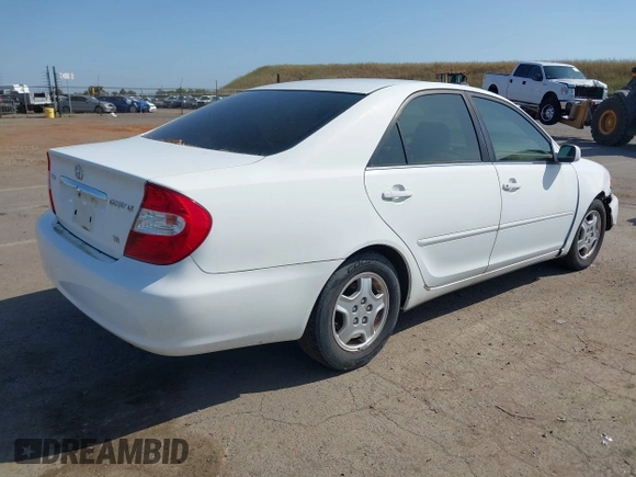 2002 Toyota Camry XLE z VIN 4T1BF32K22U032074, wystawiony jako IAAI lot #42153774 z przebiegiem 293 541 mil mil oraz . Historia ofert i sprzedaży dostępna na DreamBid. Obrazek 4.