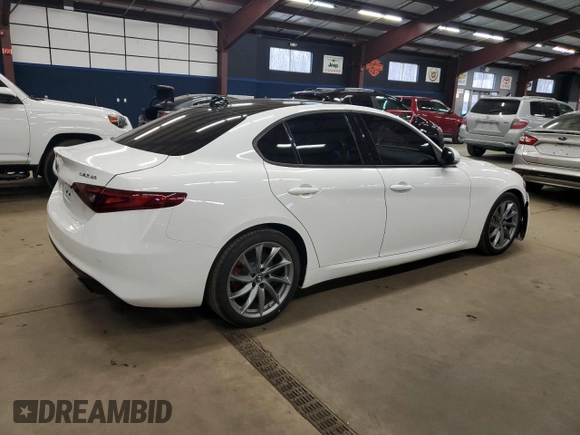 2022 Alfa Romeo Giulia with VIN ZARFAMAN3N7653046, listed as a Copart auction lot 88472385 with 28,409 mi miles and Clean title. Bid and sale history available at DreamBid. Image 3.