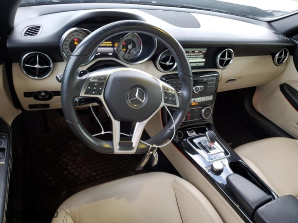 2016 Mercedes-Benz SLK with VIN WDDPK3JA7GF124197, listed as a Copart auction lot 84636644 with NaN miles and Salvage Title. Bid and sale history available at carsss.com. Image 8.
