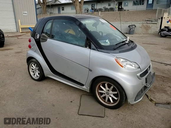 2015 Smart fortwo Passion с VIN WMEEJ9AA1FK831357, выставлен на аукционе Copart как лот 87001564 с пробегом Не указан миль и Списание • Salvage title. История ставок и продаж доступна на DreamBid. Изображение 11.