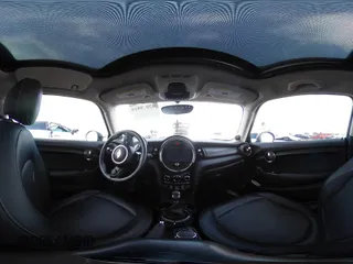 2017 MINI Hardtop Cooper z VIN WMWXP5C35H3C64595, wystawiony jako IAAI lot #42078919 z przebiegiem 93 141 mil mil oraz . Historia ofert i sprzedaży dostępna na DreamBid. Obrazek 18.