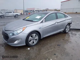 2013 Hyundai Sonata Hybrid with VIN KMHEC4A44DA077276, listed as a IAAI auction lot 41752360 with 62,700 mi miles. Bid and sale history available at carsss.com. Image 2.
