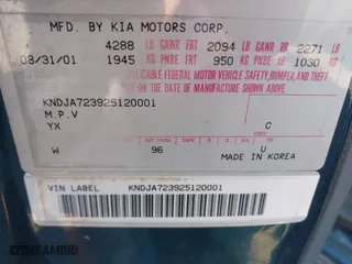 2002 Kia Sportage with VIN KNDJA723925120001, listed as a IAAI auction lot 41931419 with 145,675 mi miles. Bid and sale history available at carsss.com. Image 9.