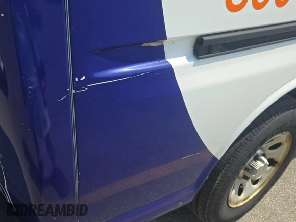 2014 Chevrolet Express Cargo z VIN 1GCSGAFXXE1162573, wystawiony jako IAAI lot #42547277 z przebiegiem 230 224 mil mil oraz . Historia ofert i sprzedaży dostępna na DreamBid. Obrazek 35.