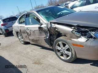 2005 Lexus ES 330 with VIN JTHBA30G155133489, listed as a IAAI auction lot 41892706 with 208,205 mi miles. Bid and sale history available at carsss.com. Image 13.