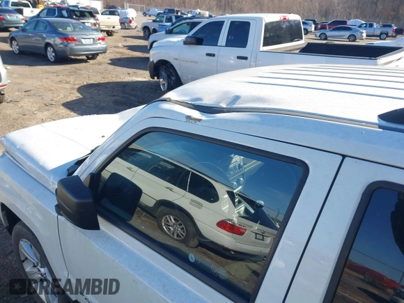 2015 Jeep Patriot Latitude with VIN 1C4NJPFB8FD220119, listed as a IAAI auction lot 41629305 with 90,753 mi miles and . Bid and sale history available at DreamBid. Image 12.
