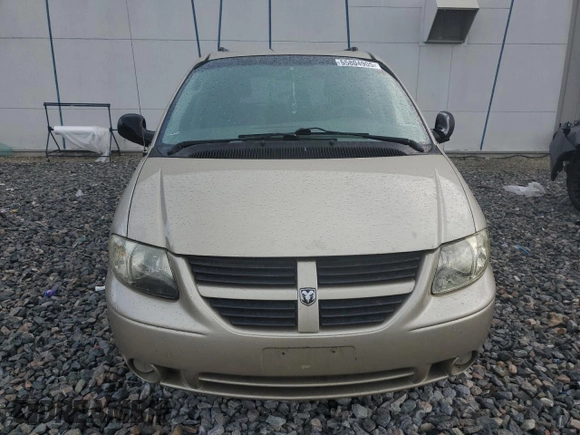 2005 Dodge Caravan SXT with VIN 2D4GP44L45R260651, listed as a Copart auction lot 55804905 with 131,795 mi miles and Salvage Title. Bid and sale history available at DreamBid. Image 5.