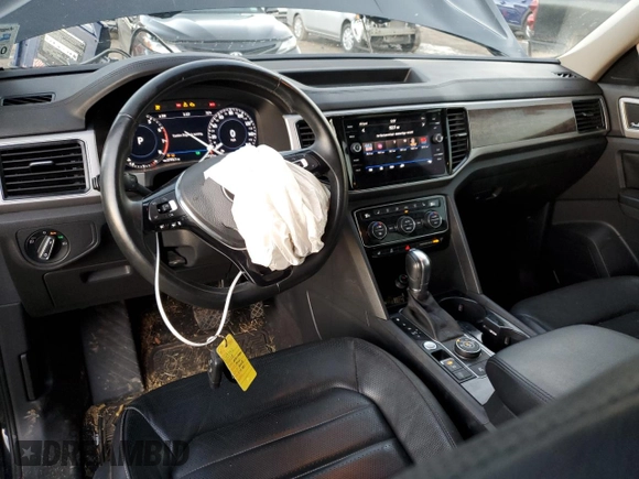 2018 Volkswagen Atlas SEL Premium with VIN 1V2NR2CAXJC573725, listed as a Copart auction lot 81723714 with 97,157 mi miles and Salvage title. Bid and sale history available at DreamBid. Image 8.