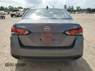 2024 Nissan Versa SV z VIN 3N1CN8EV2RL894345, wystawiony jako Copart lot #54180885 z przebiegiem 27 692 mil mil oraz Szkoda całkowita • Salvage title. Historia ofert i sprzedaży dostępna na DreamBid. Obrazek 6.
