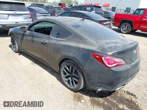 2013 Hyundai Genesis Coupe R-Spec z VIN KMHHT6KD4DU089126, wystawiony jako IAAI lot #41851301 z przebiegiem 104 270 mil mil oraz . Historia ofert i sprzedaży dostępna na DreamBid. Obrazek 3.
