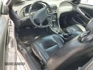 2002 Ford Mustang GT Deluxe z VIN 1FAFP42X62F191498, wystawiony jako Copart lot #55125905 z przebiegiem 115 779 mil mil oraz Szkoda całkowita • Salvage title. Historia ofert i sprzedaży dostępna na DreamBid. Obrazek 8.