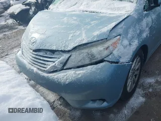 2017 Toyota Sienna LE with VIN 5TDJZ3DC5HS158746, listed as a IAAI auction lot 41343900 with 79,019 mi miles. Bid and sale history available at carsss.com. Image 12.