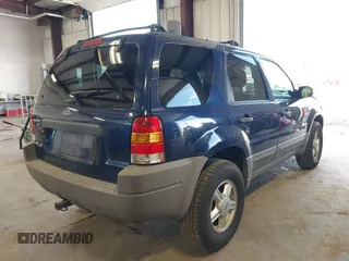 2002 Ford Escape XLT with VIN 1FMCU031X2KA37050, listed as a IAAI auction lot 42024674 with 199,249 mi miles. Bid and sale history available at carsss.com. Image 4.