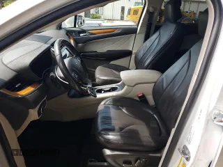 2019 Lincoln MKC Select с VIN 5LMCJ2C98KUL42803, выставлен на аукционе Copart как лот 62611825 с пробегом 118 911 миль миль и Списание • Salvage title. История ставок и продаж доступна на DreamBid. Изображение 7.