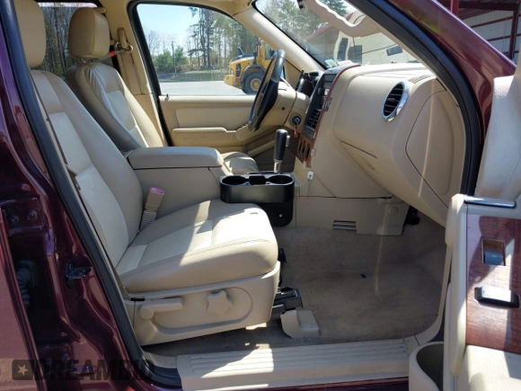 2006 Ford Explorer Eddie Bauer with VIN 1FMEU74E56UB37084, listed as a IAAI auction lot 42093929 with 231,413 mi miles. Bid and sale history available at carsss.com. Image 5.