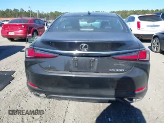 2024 Lexus ES 350 Luxury z VIN 58AEZ1B11RU179019, wystawiony jako IAAI lot #41286693 z przebiegiem 13 704 mil mil oraz . Historia ofert i sprzedaży dostępna na DreamBid. Obrazek 16.