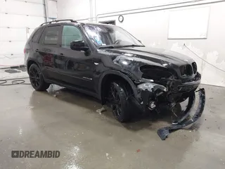 2012 BMW X5 35d z VIN 5UXZW0C58CL671740, wystawiony jako IAAI lot #41158203 z przebiegiem 97 451 mil mil oraz . Historia ofert i sprzedaży dostępna na DreamBid. Obrazek 1.