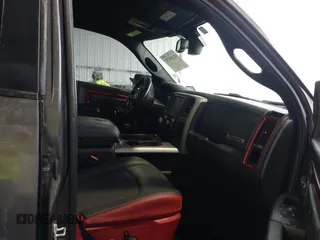 2017 Ram 1500 Rebel z VIN 1C6RR7YT0HS593919, wystawiony jako IAAI lot #41450337 z przebiegiem 164 024 mil mil oraz . Historia ofert i sprzedaży dostępna na DreamBid. Obrazek 5.
