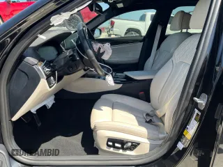 2020 BMW 5 Series M550i xDrive z VIN WBAJS7C01LCD23365, wystawiony jako Copart lot #49166705 z przebiegiem 42 293 mil mil oraz Szkoda całkowita • Salvage title. Historia ofert i sprzedaży dostępna na DreamBid. Obrazek 7.