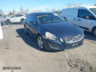 2013 Volvo S60 T5 Premier with VIN YV1612FS4D2206535, listed as a IAAI auction lot 41651699 with 141,557 mi miles. Bid and sale history available at carsss.com. Image 1.