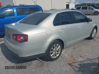 2010 Volkswagen Jetta Limited Edition с VIN 3VWRZ7AJ7AM098548, выставлен на аукционе IAAI как лот 42510689 с пробегом 166 541 миль миль и . История ставок и продаж доступна на DreamBid. Изображение 4.