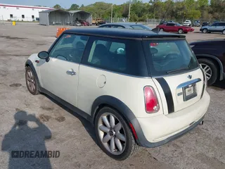 2006 MINI Hardtop with VIN WMWRC33596TK73174, listed as a IAAI auction lot 41848500 with 182,704 mi miles and . Bid and sale history available at DreamBid. Image 3.