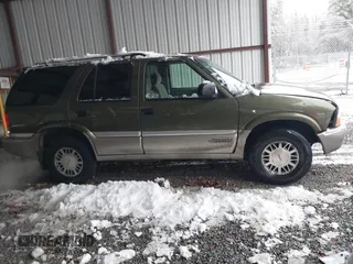 2001 GMC Jimmy SLE with VIN 1GKDT13W212171101, listed as a IAAI auction lot 41546523 with 229,471 mi miles. Bid and sale history available at carsss.com. Image 13.