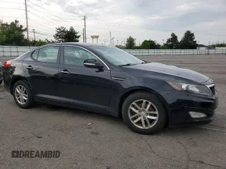 2013 Kia Optima LX z VIN 5XXGM4A73DG236538, wystawiony jako Copart lot #54799965 z przebiegiem 176 640 mil mil oraz Szkoda całkowita • Salvage title. Historia ofert i sprzedaży dostępna na DreamBid. Obrazek 4.