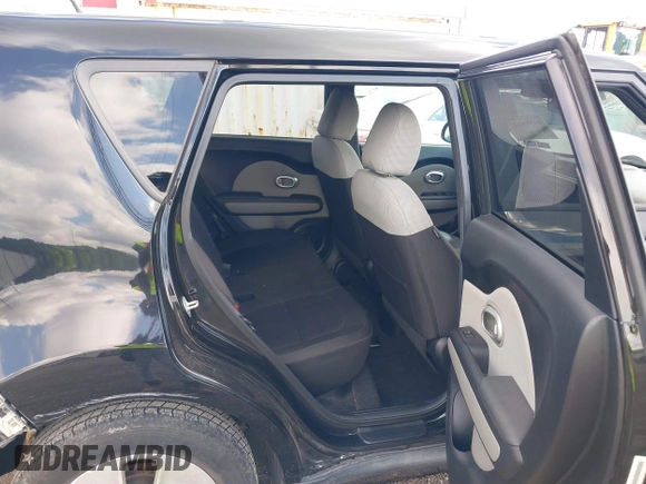 2014 Kia Soul with VIN KNDJN2A21E7743461, listed as a IAAI auction lot 39578941 with 35,724 mi miles. Bid and sale history available at carsss.com. Image 8.