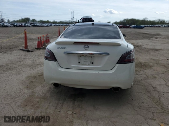2014 Nissan Maxima SV z VIN 1N4AA5AP0EC439334, wystawiony jako Copart lot #54109875 z przebiegiem 131 592 mil mil oraz Szkoda całkowita • Salvage title. Historia ofert i sprzedaży dostępna na DreamBid. Obrazek 6.