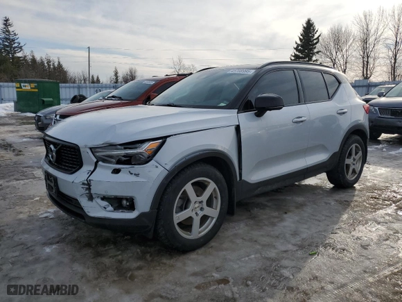 2022 Volvo XC40 R-Design with VIN YV4162UM7N2773584, listed as a Copart auction lot 45708995 with NaN miles and Clean Title. Bid and sale history available at carsss.com. Image 1.