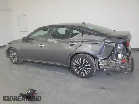 2024 Nissan Altima 2.5 SV with VIN 1N4BL4DV2RN383880, listed as a Copart auction lot 53808725 with 31,211 mi miles and Clean Title. Bid and sale history available at carsss.com. Image 2.