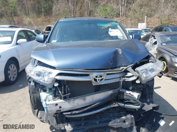 2012 Toyota Highlander with VIN 5TDBK3EH0CS130168, listed as a IAAI auction lot 42062786 with 144,215 mi miles. Bid and sale history available at carsss.com. Image 12.
