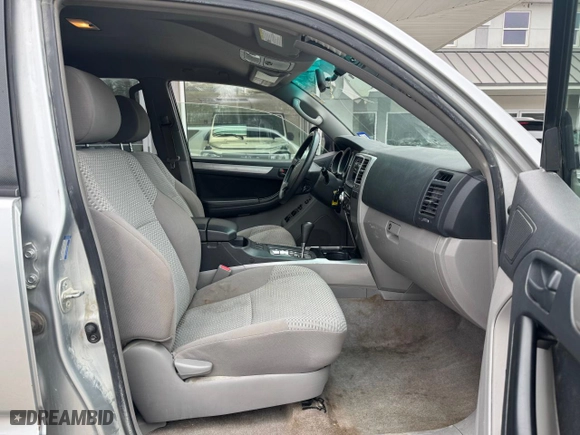 2006 Toyota 4Runner SR5 with VIN JTEBU14RX68062197, listed as a Copart auction lot 52460055 with 232,547 mi miles and Clean Title. Bid and sale history available at carsss.com. Image 5.