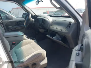 2001 Ford F-150 XLT z VIN 1FTRW07W81KB17508, wystawiony jako IAAI lot #42384253 z przebiegiem 278 756 mil mil oraz . Historia ofert i sprzedaży dostępna na DreamBid. Obrazek 5.