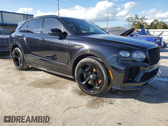 2022 Bentley Bentayga V8 z VIN SJAAM2ZV9NC013534, wystawiony jako Copart lot #74924334 z przebiegiem 10 200 mil mil oraz Nie do naprawy • Non repairable. Historia ofert i sprzedaży dostępna na DreamBid. Obrazek 4.