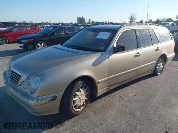 2001 Mercedes-Benz E-Class with VIN WDBJH65J41B225835, listed as a IAAI auction lot 41747129 with 193,071 mi miles. Bid and sale history available at carsss.com. Image 2.