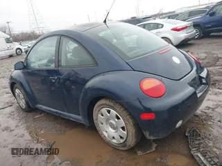 2003 Volkswagen New Beetle Coupe GL with VIN 3VWBK21C03M437759, listed as a IAAI auction lot 41573282 with 73,493 mi miles. Bid and sale history available at carsss.com. Image 3.
