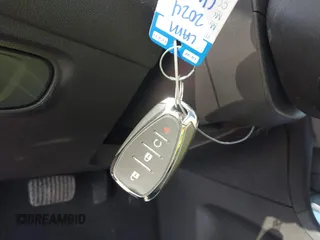 2024 Chevrolet Equinox LS z VIN 3GNAXHEG1RL151909, wystawiony jako IAAI lot #42049954 z przebiegiem 13 883 mil mil oraz . Historia ofert i sprzedaży dostępna na DreamBid. Obrazek 11.